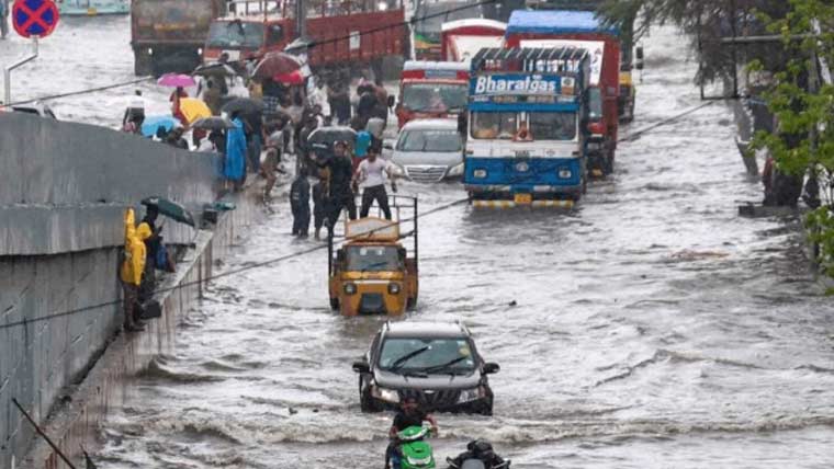 ممبئی :موسلا دھار بارش سے عمارت  گر گئی، 5بچوں سمیت6افرادہلاک