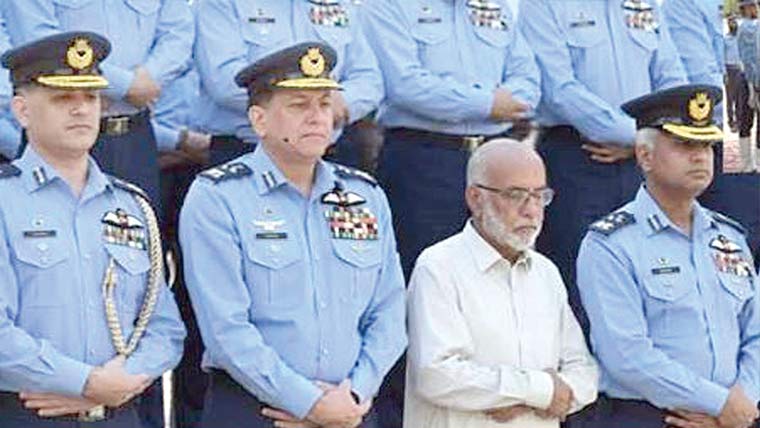 شہید گروپ کیپٹن عاصم طارق فوجی اعزاز کیساتھ سپردِ خاک 