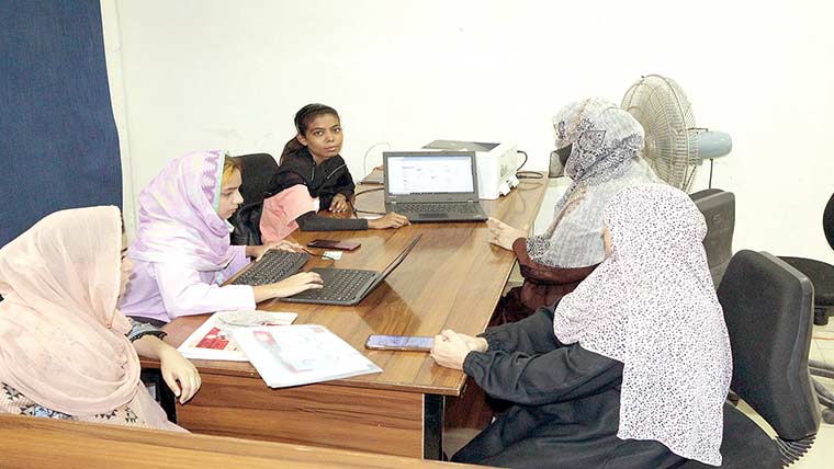 ویمن یونیورسٹی، داخلہ رہنمائی کیلئے انفارمیشن ڈیسک قائم