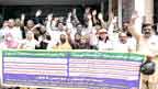 ایجوکیشن کمپلیکس میں ملازمین ، اساتذہ کا مطالبات کیلئے مظاہرہ 