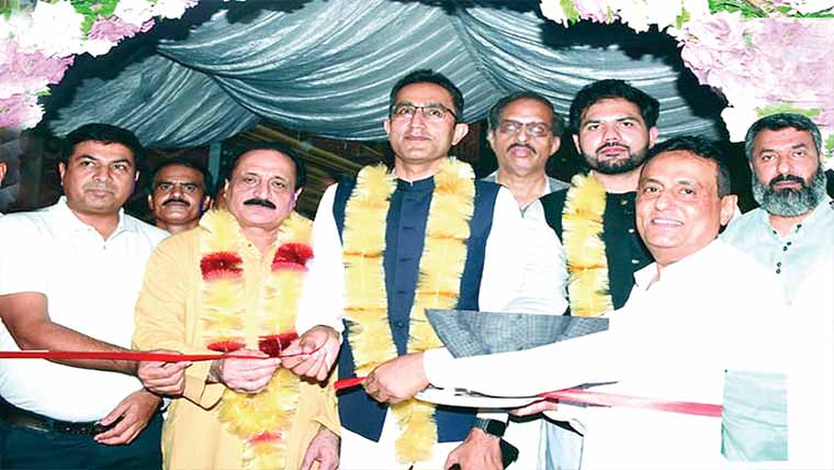 وزیرآباد:ڈپٹی کمشنر نے سول ہسپتال  میں آنکھوں کے کیمپ کا افتتاح کر دیا 