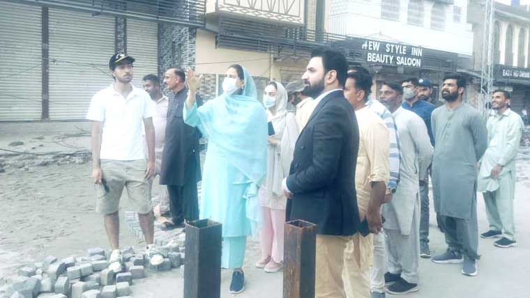 ڈپٹی کمشنر کااقبال منزل اور الائیڈ بازار  میں بیوٹیفکیشن منصوبوں کا معائنہ