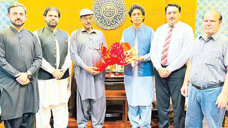 ڈیموکریٹ گروپ کا گجرات  چیمبر آف کامرس کا دورہ