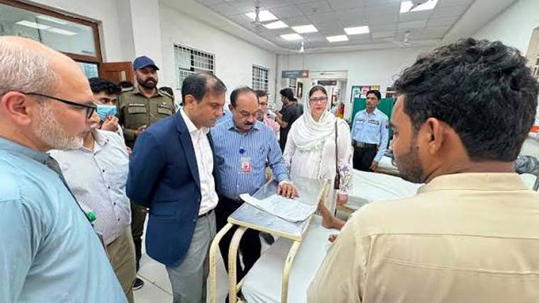 ڈپٹی کمشنر کا الائیڈ ہسپتال ون کا اچانک دورہ، سہولیات کا جائزہ