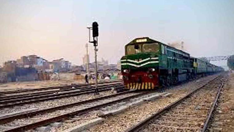 ٹرینیں بدستور گھنٹوں تاخیر  کا شکار ،مسافر پریشان