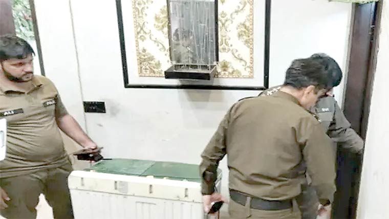 اچھرہ : ٹیوشن سینٹر میں بیہوشی کے بعد بچی جاں بحق، مالک مکان گرفتار 