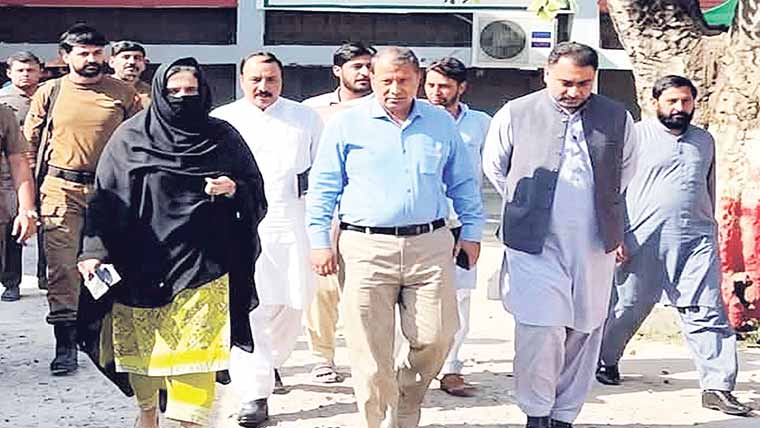 رکن اسمبلی نوشین افتخار کا سی ای او  ہیلتھ کا سول ہسپتال ڈسکہ کا دورہ