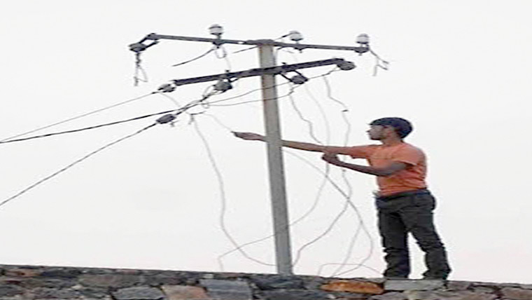 2بجلی چور رنگے ہاتھوں پکڑے گئے