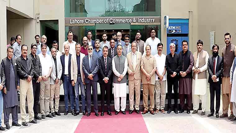  کئی ممالک پاکستان میں تیل ذخیرہ کرنے کے خواہشمند