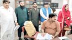 چیئر پرسن تعلیمی بورڈ کا جوابی کا پیوں  کی مارکنگ کیلئے قائم مراکز کا دورہ 