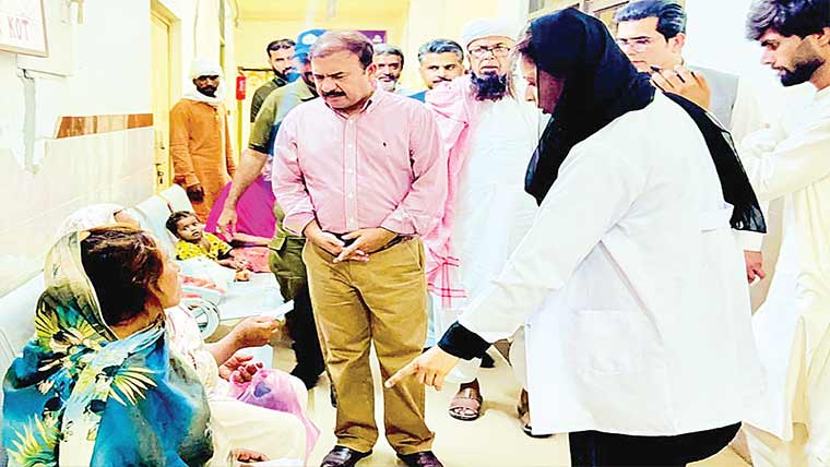 ڈپٹی کمشنر کا ٹی ایچ کیوہسپتال شورکوٹ کا دورہ، سہولیات کا جائزہ