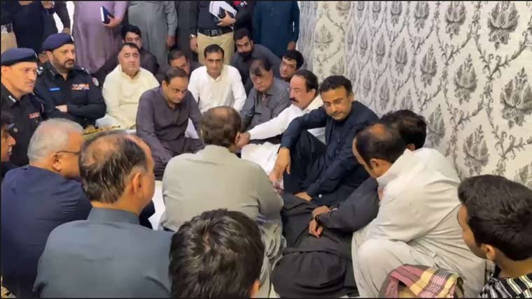 وزیر داخلہ کی ڈاکٹر آکاش کے گھر آمد، قتل پراظہار افسوس کیا