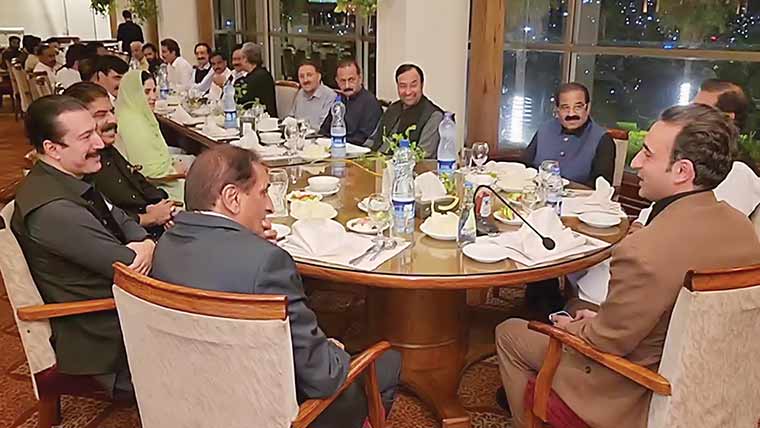 بلاول مظفرآباد پہنچ گئے ، خود  انتخابی مہم کی نگرانی کا اعلان