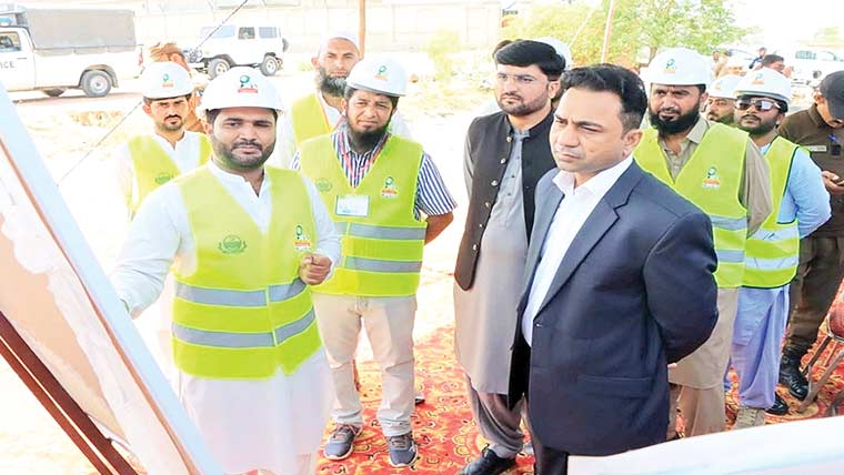 ڈپٹی کمشنر کا شہرمیں جاری مختلف ترقیاتی سکیموں کی رفتارکاجائزہ 