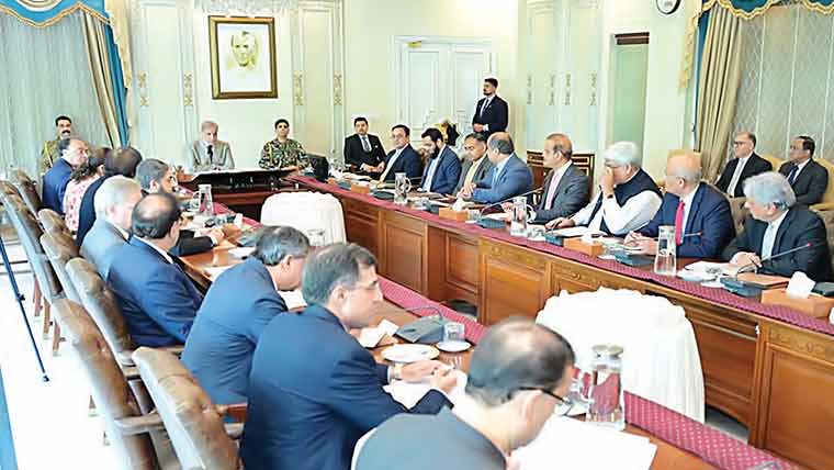 ایف بی آر کاروباری طبقے کے جائز مسائل حل کرے : وزیر اعظم