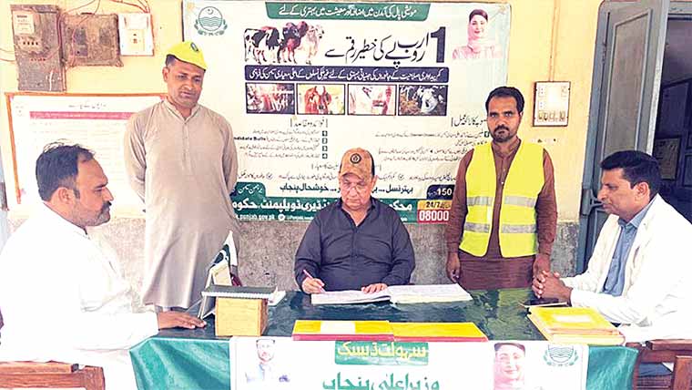 ڈائریکٹر لائیو سٹاک کا کمالیہ اور ٹوبہ ٹیک سنگھ کا دورہ