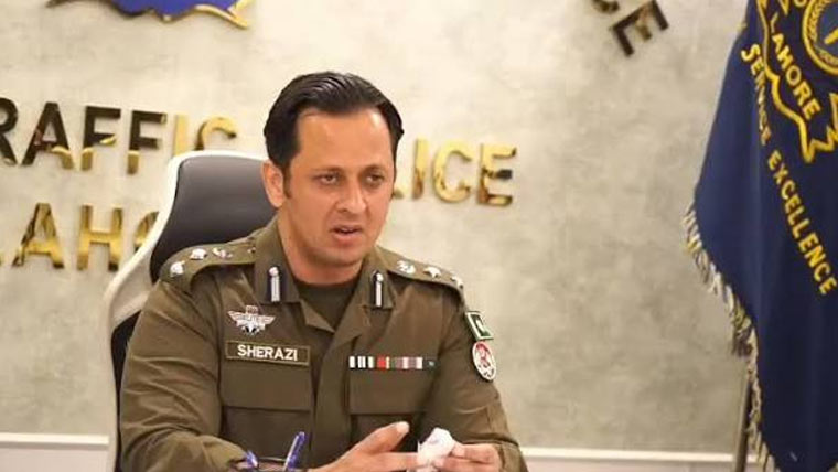 سی ٹی او کا دورہ سروسز ہسپتال  زخمی ٹریفک انسپکٹر کی عیادت 