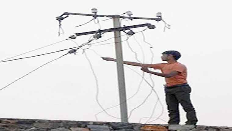 3 بجلی چور رنگے ہاتھوں پکڑے گئے 