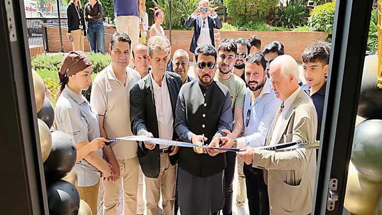 بارسلونا، معروف بزنس مین چودھری امانت کے کاروبار کا افتتاح