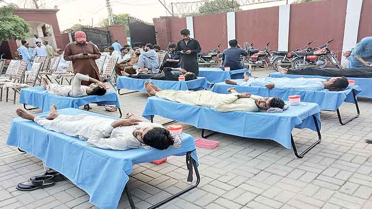 میانی تھیلیسیمیا کے بچوں کے  لیے تھانہ میں بلڈ ڈونیشن کیمپ 