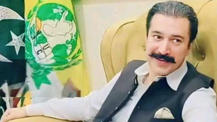 وزیراعظم آزاد کشمیر فیصل راٹھور کا قافلہ  حادثہ کا شکار ، 1اہلکار جاں بحق ،5زخمی 
