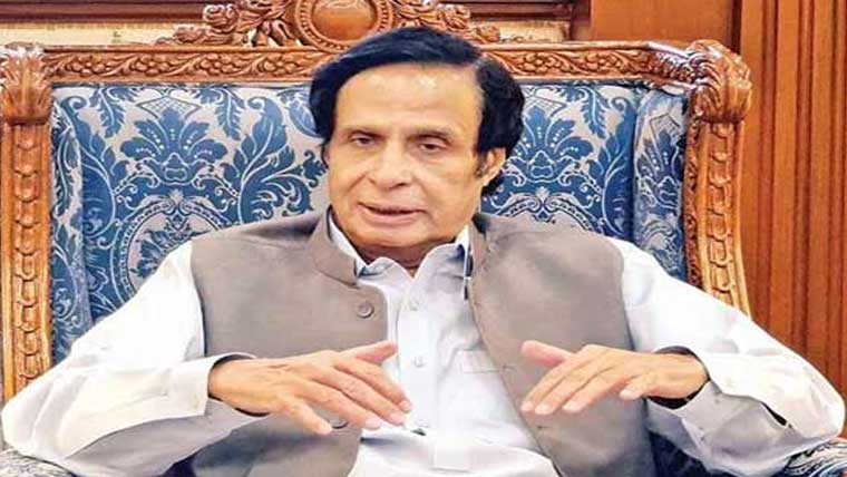  پرویزالٰہی کی ظفر بارا مرحوم  کی وفات پر ان کی رہائش گاہ  پر جا کراہلخانہ سے تعزیت