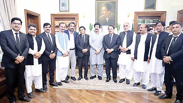  وکلا برادری کا ہر مشکل میں  ساتھ دیں گے :گورنر پنجاب