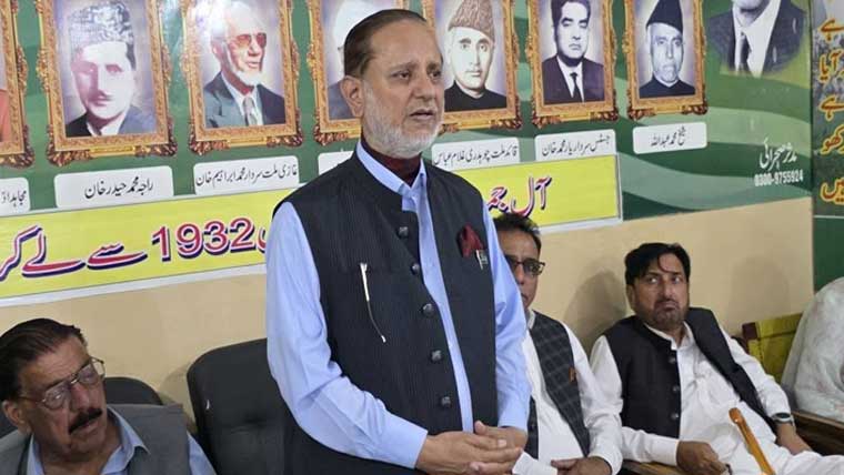سردار عتیق کے انتخا بی قافلے پر  فائرنگ، تمام افراد محفوظ رہے 