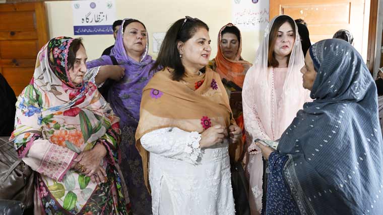 چیئرپرسن بی آئی ایس پی کا ایبٹ آباد کا دورہ، خواتین سے ملاقات