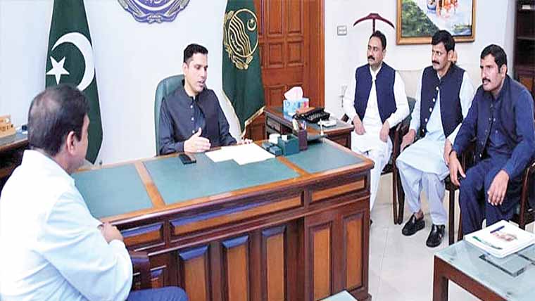 کمشنر کا عوامی خدمت کے معیار میں بہتری یقینی بنانے کا حکم 