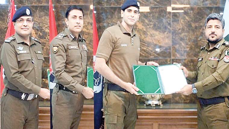  ڈی پی او سیالکوٹ کو مثالی کارکردگی  پر تعریفی سرٹیفکیٹ دیاگیا