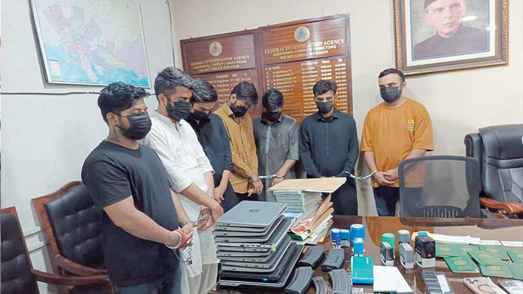  ایف آئی اے  کی کارروائی ، بیرون ملک بھیجنے کا جھانسہ دیکر رقم بٹورنے والا 7 رکنی  گروہ گرفتار