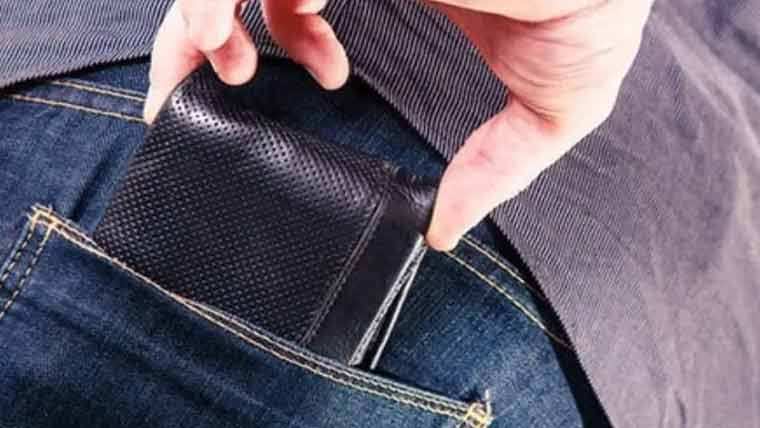  کہیں بٹوہ رکھنے کا طریقہ آپکی اعصابی تکلیف کا باعث تو نہیں؟