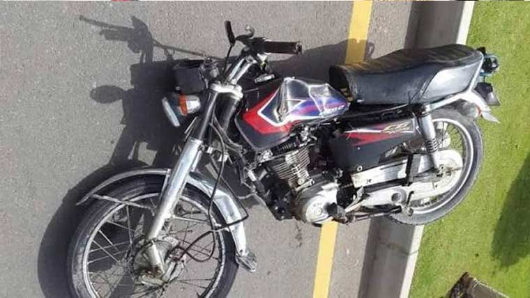 کینال روڈ پر تیزرفتارموٹرسائیکل سوار پھسل کر جاں بحق 
