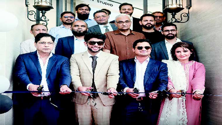 چیری ماسٹر نے پہلا پریمیم آٹو بوتیک اسٹوڈیو متعارف کرا دیا