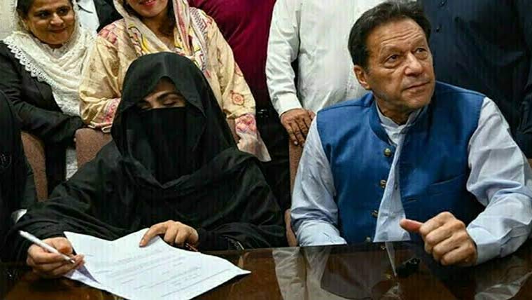اڈیالہ جیل میں عمران خان اور  بشریٰ بی بی کی 35منٹ تک ملاقات 