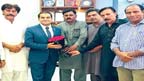 مختلف ادبی تنظیموں کے وفد کی ڈی سی مظفرگڑھ سے ملاقات 