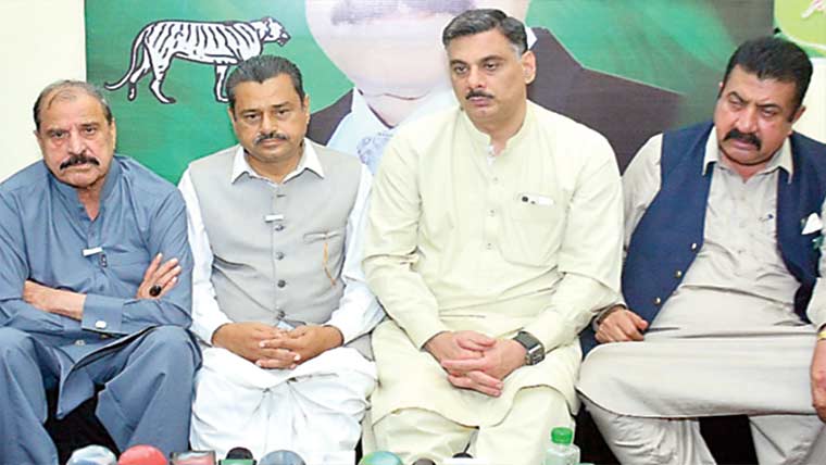 مسلم کانفرنس کے وحید الحق ہاشمی ن لیگ کے اسماعیل گجر کے حق میں دستبردار 