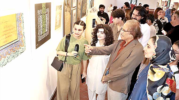 این سی اے میں سرٹیفکیٹ کورسز  کے طلبہ کے فن پاروں کی نمائش 