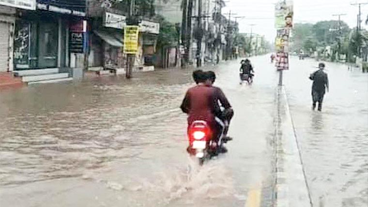  سیالکوٹ کی گلیاں جوہڑوں کا منظر پیش کرنے لگی 