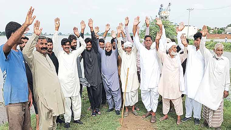 کامونکے :سیم نالے کی صفائی نہ ہونے پر کسانوں کا احتجاج 