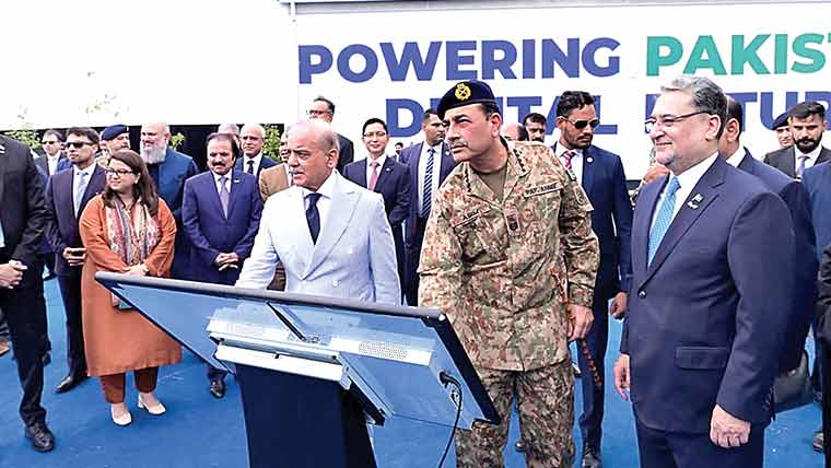 دہشتگردی  کے  پیچھے  بھارت ،مل  کراس  چیلنج  کا  مقابلہ  کرنا  ہوگا:شہباز  شریف