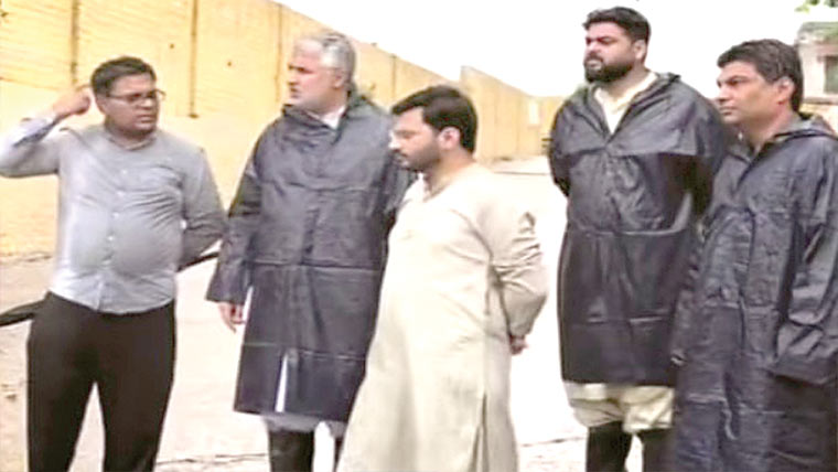 وزیرآباد:رکن اسمبلی بلال تارڑ کا  نشیبی علاقوں میں نکاسی آب کا جائزہ 
