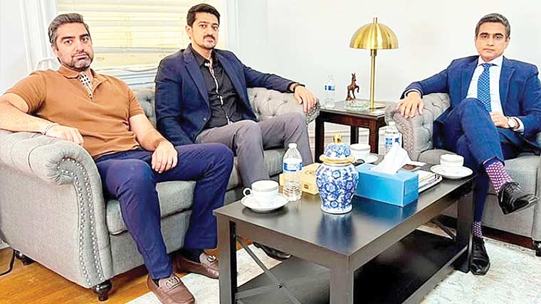 صدر گجرات چیمبر احمد حسن کی نیویارک  میں کمرشل قونصلر محمد عمر سے ملاقات 