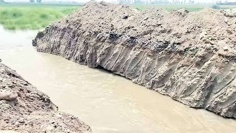 ہیڈ ساگر چھناواں روڈ توڑ کر پانی نہر میں چھوڑ دیا گیا 