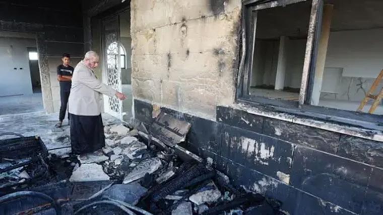 مغربی کنارا:اسرائیلی آبادکاروں  نے 2مساجد کو آگ لگا دی