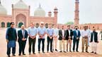  امریکی کانگریس وفد کا لاہور کے تاریخی مقامات،گورنرہاؤس کادورہ 