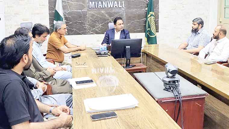  ڈی ایچ کیو ہسپتال کو با ضا بطہ طور پر  ٹیچنگ ہسپتال کا درجہ دے دیا ، بریفنگ 