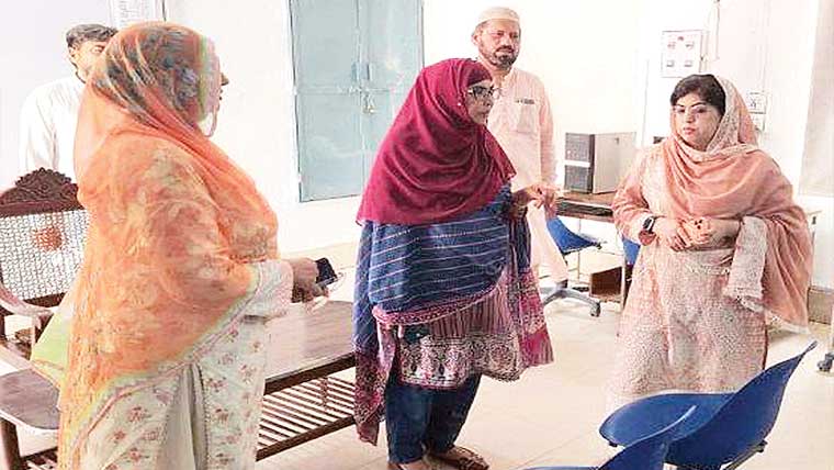 ٹوبہ :ڈی سی کا سرکاری سکولوں کا دورہ، سہولیات کا جائزہ 