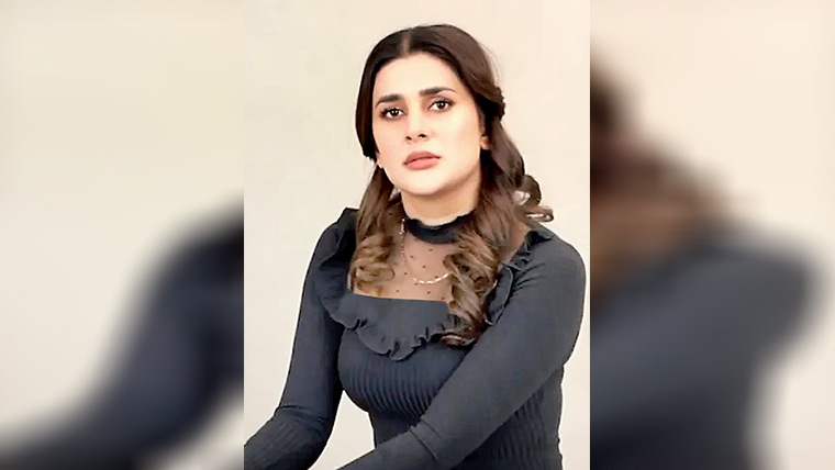 شوبز میں خوبصورتی کیلئے مخصوص  معیار بنا دیا گیا ہے :کبری خان